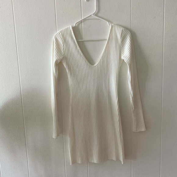 Dresses & Skirts - White ribbed dress